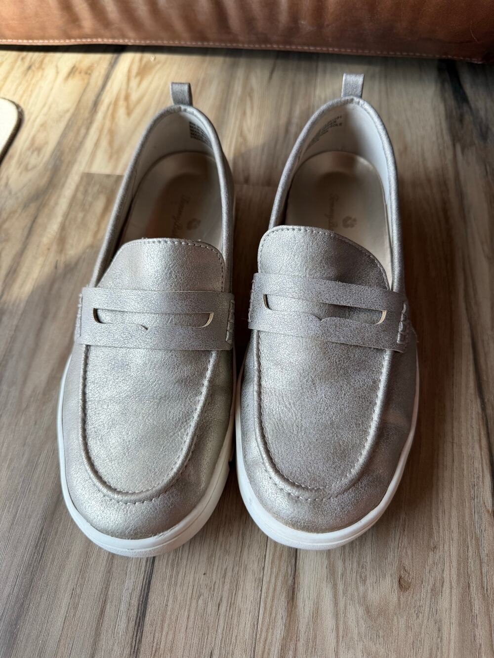 Tommy Bahama Womens VENUS Loafers Metallic Gold Slip-On shoes Sz 8